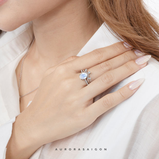 Moonstone oval ring with white topaz set stones on shank